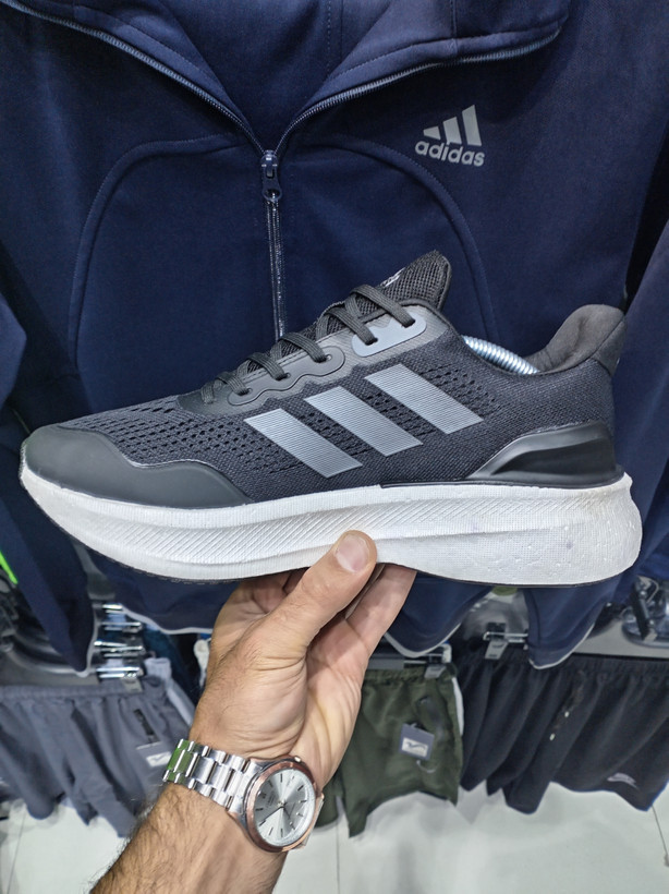 کَتونی رانینگ ADIDAS (زیره=کَربن،رویه=اِسپیسِر) فوقالعاده باکیفیت.