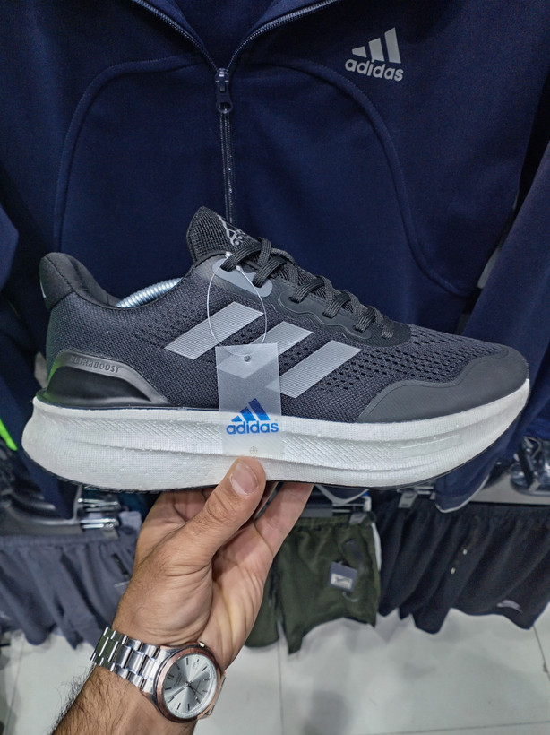 کَتونی رانینگ ADIDAS (زیره=کَربن،رویه=اِسپیسِر) فوقالعاده باکیفیت.