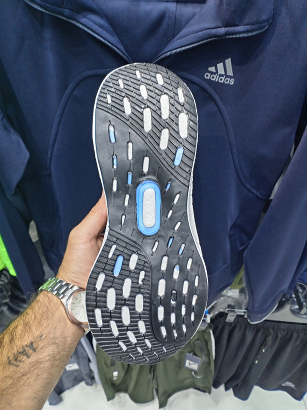 کَتونی رانینگ ADIDAS (زیره=کَربن،رویه=اِسپیسِر) فوقالعاده باکیفیت.
